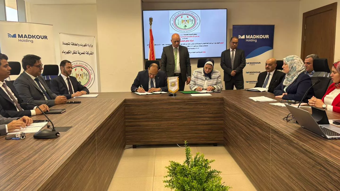المصرية لنقل الكهرباء توقع عقد إنشاء خط جهد 500 كيلوفولت