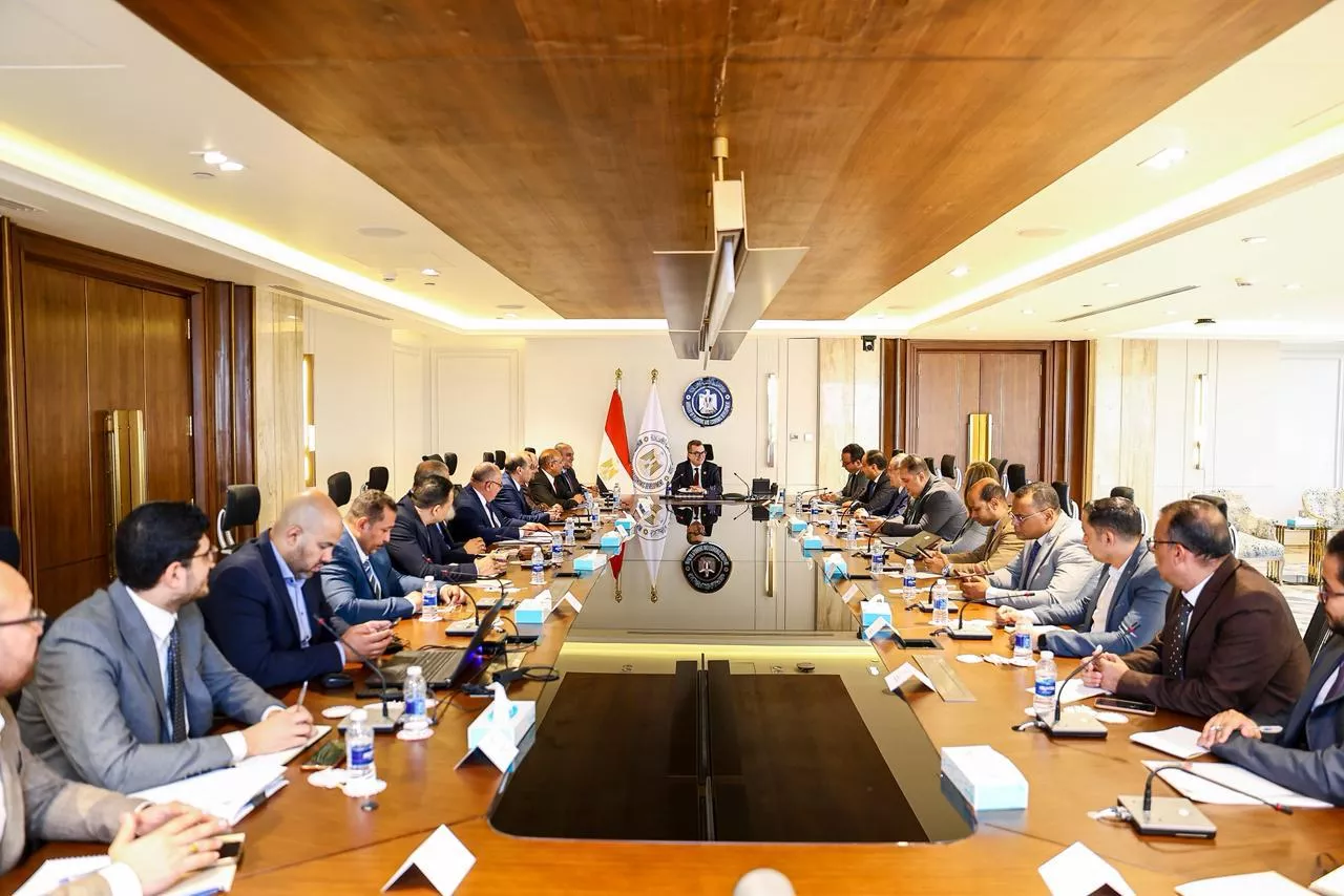 وزير التخطيط يبحث مستجدات تطبيق موازنة البرامج والأداء