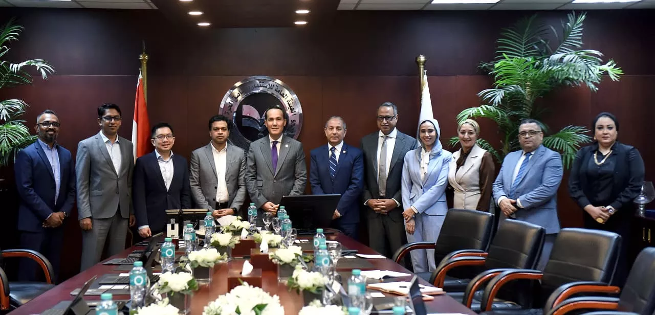 الدكتور محمد عوض يجتمع مع وفد مؤسسة إنتربرايز سنغافورة