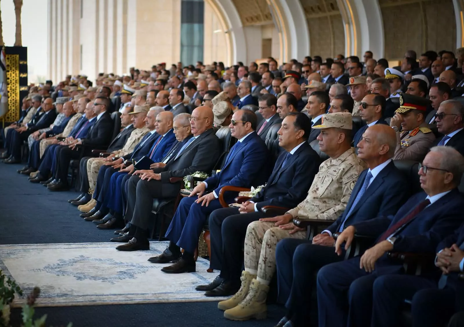 السيسي يشهد استعراض إمكانيات أجهزة الدولة لمجابهة الأزمات