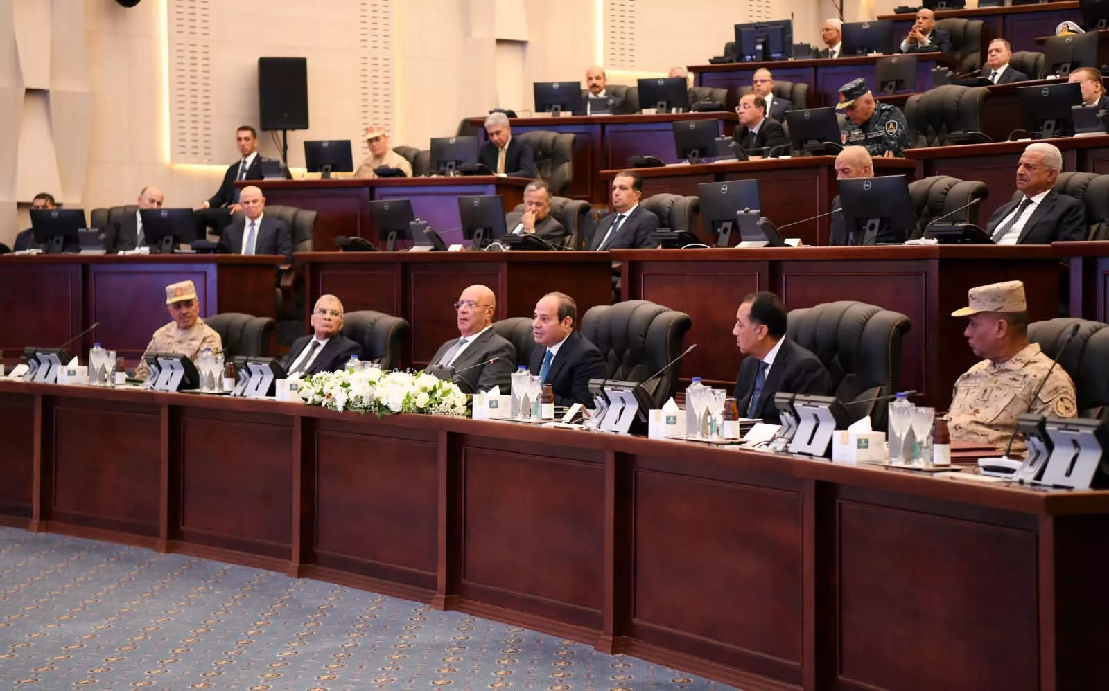 السيسي يشهد استعراض إمكانيات أجهزة الدولة لمجابهة الأزمات