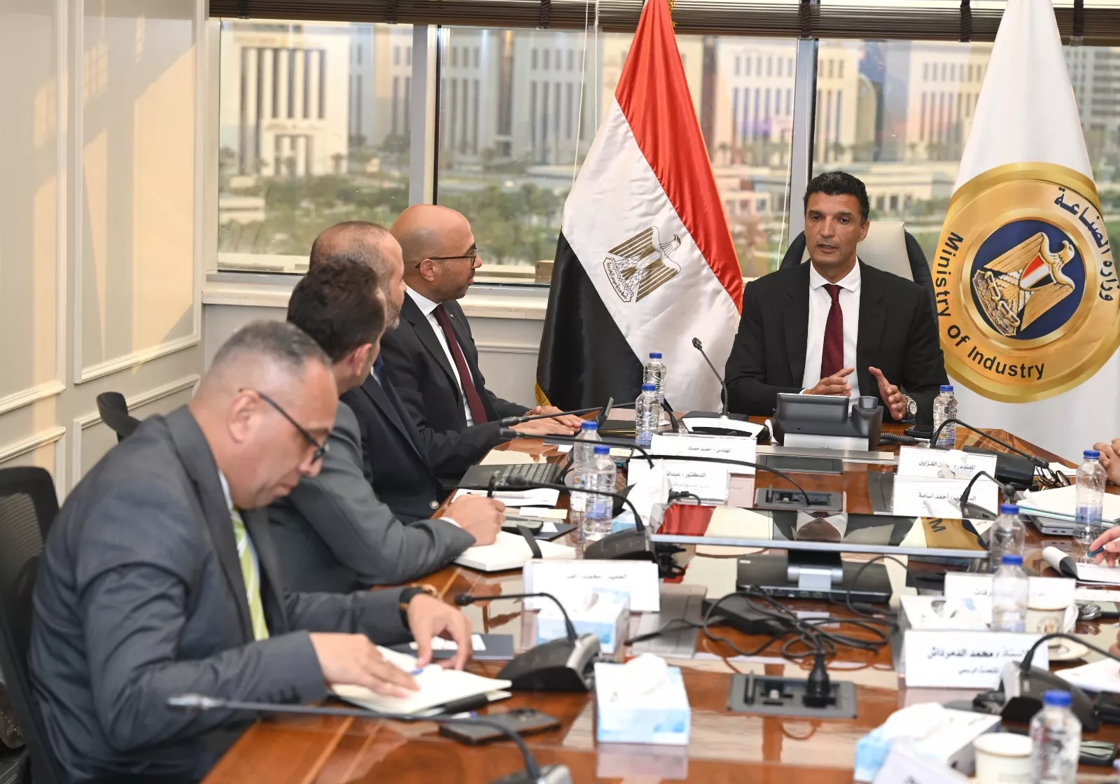 وزير الصناعة يجتمع مع رئيس شركة ABB مصر