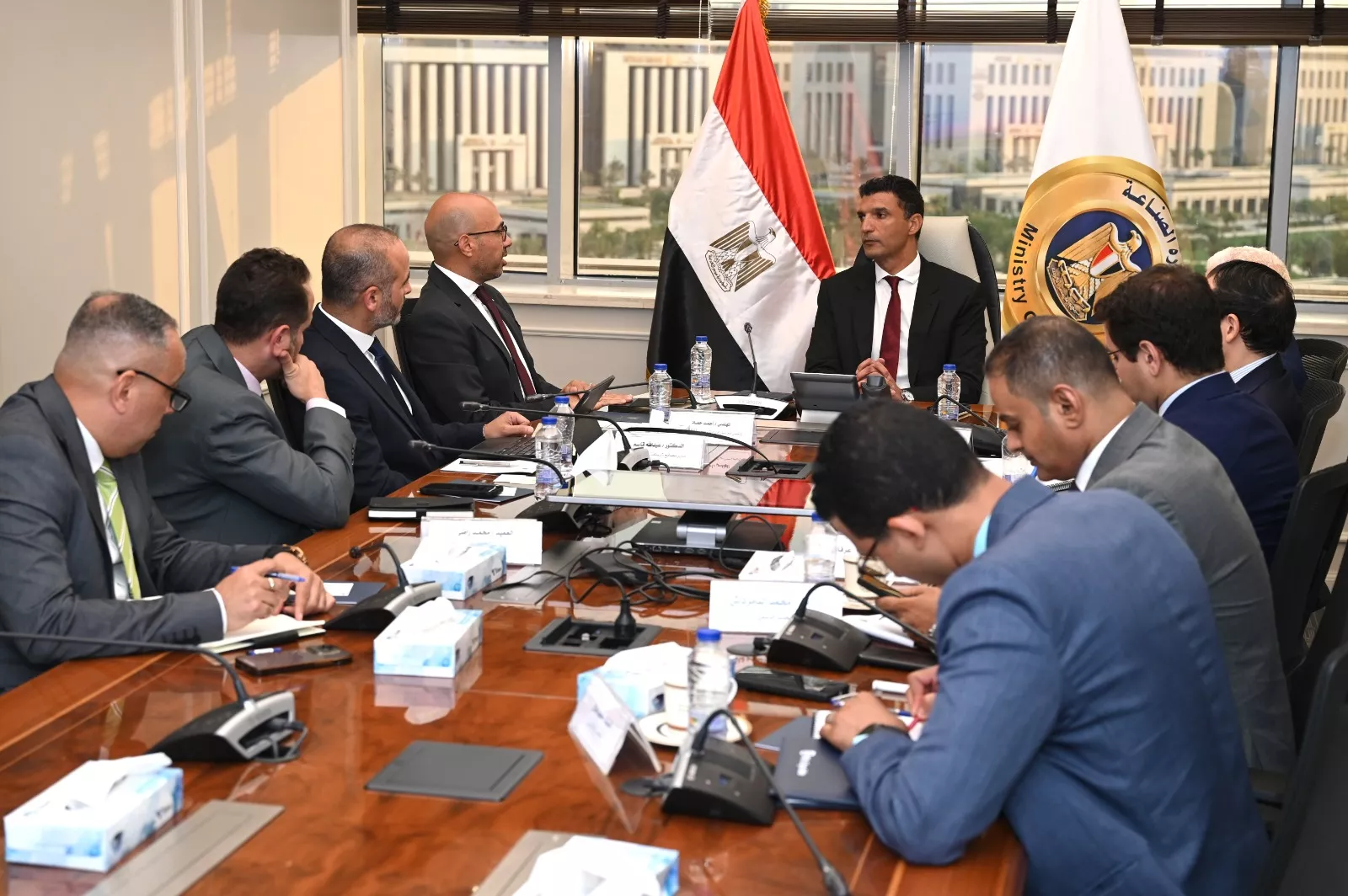 وزير الصناعة يجتمع مع رئيس شركة ABB مصر