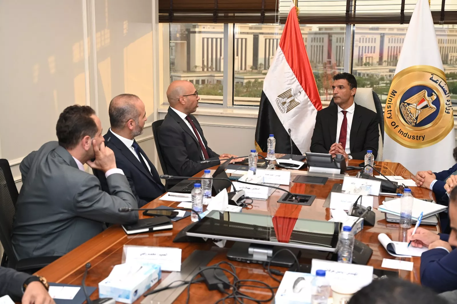 وزير الصناعة يجتمع مع رئيس شركة ABB مصر