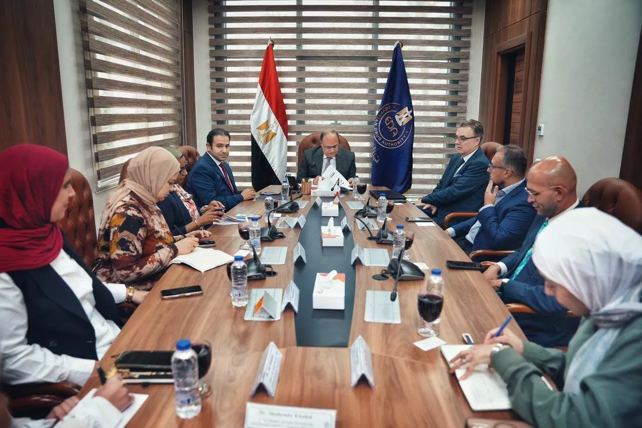 رئيس هيئة الدواء يجتمع مع رئيس مجلس إدارة شركة سينكتيك