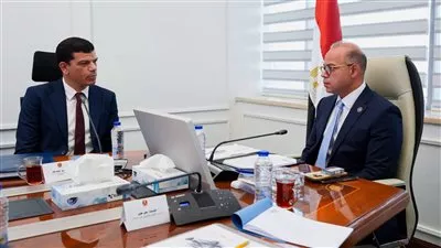 وزير «الاستثمار» يبحث مع «EVRAID» سبل توطين تكنولوجيا المركبات الكهربائية