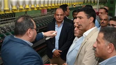 وزير الصناعة بتفقد مجمع مصانع شركة مصر للغزل والنسيج