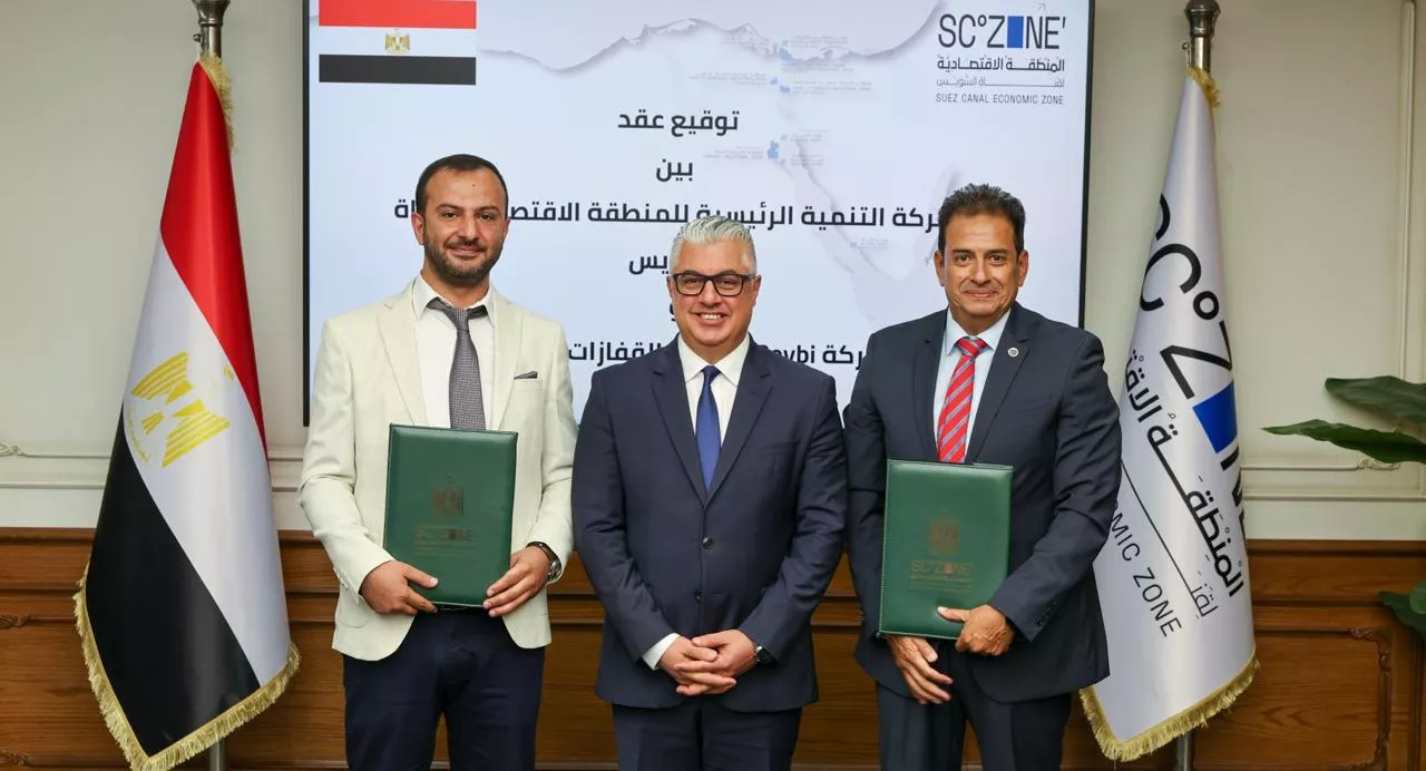 توقيع عقد مشروع بيبي إيجي لتصنيع القفازات الصناعية