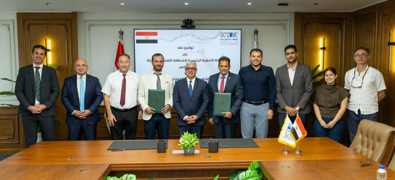 توقيع عقد مشروع بيبي إيجي لتصنيع القفازات الصناعية