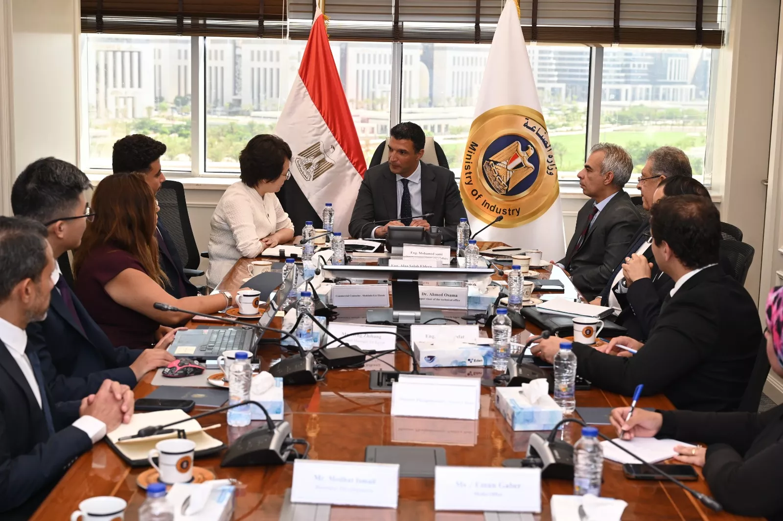 وزير الصناعة يلتقي وفد شركة جيانغسو تشانغهونغ الصينية 