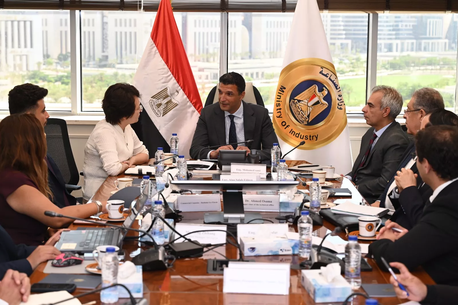 وزير الصناعة يلتقي وفد شركة جيانغسو تشانغهونغ الصينية 