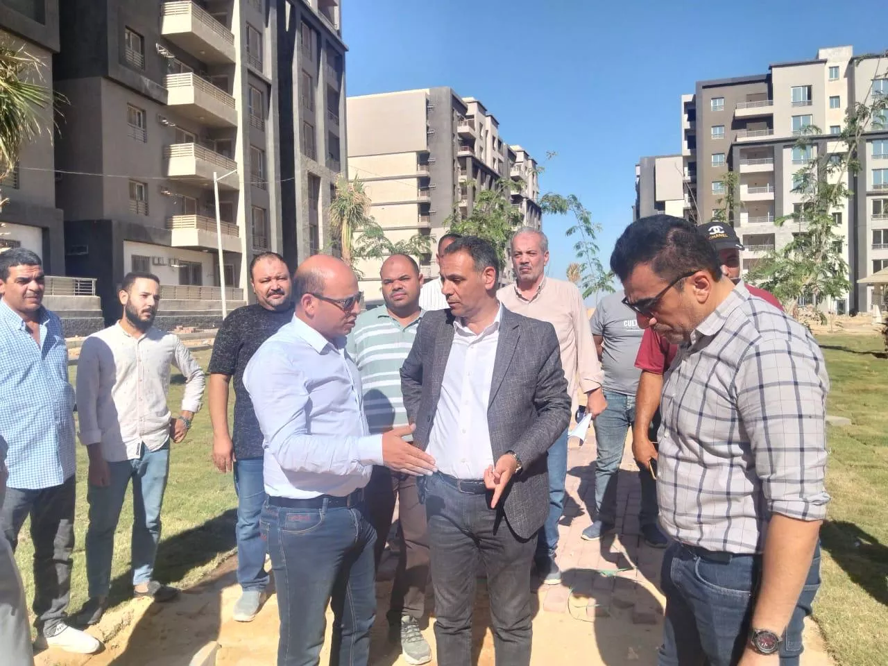 وزيرة الإسكان تتابع موقف مشروعات الإسكان والبنية الأساسية بـ4 مدن