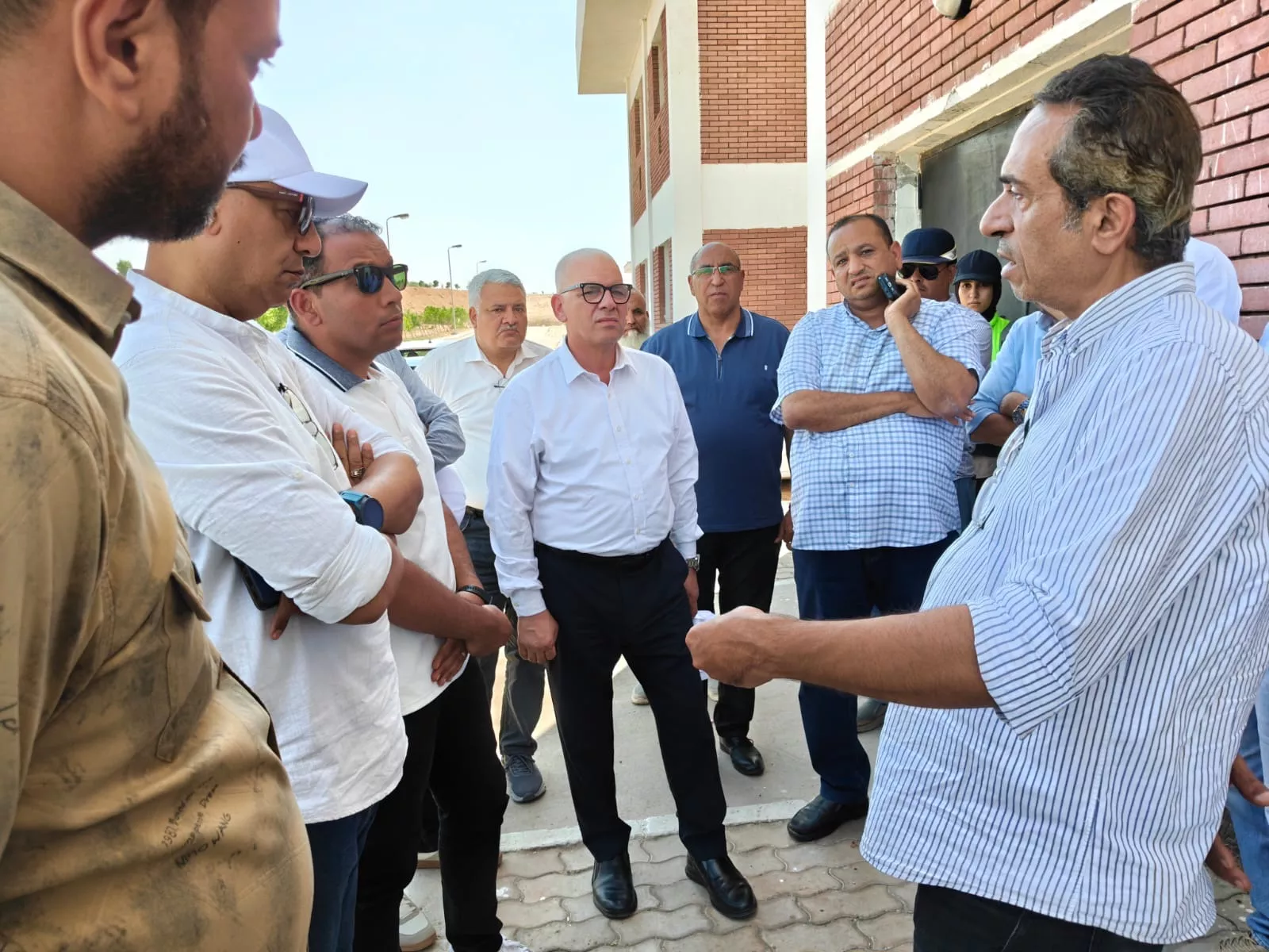 وزيرة الإسكان تتابع موقف مشروعات الإسكان والبنية الأساسية بـ4 مدن
