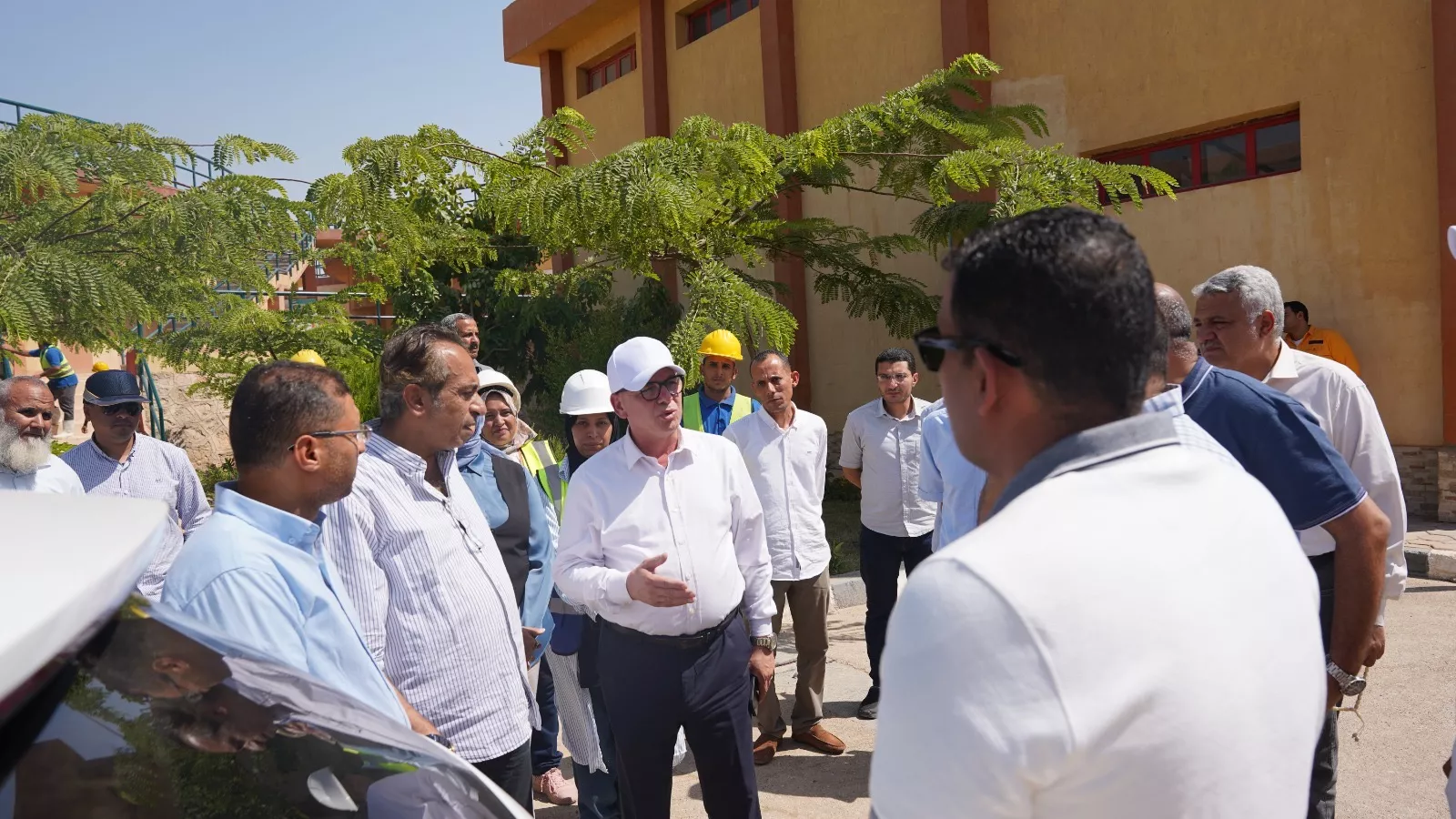 وزيرة الإسكان تتابع موقف مشروعات الإسكان والبنية الأساسية بـ4 مدن