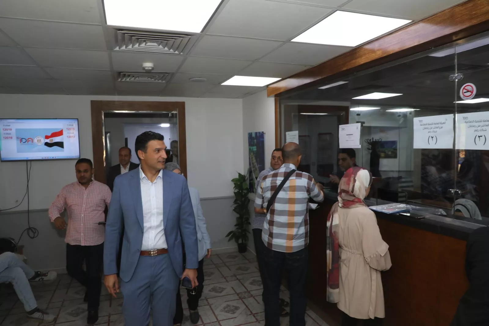 جولة وزير الصناعة بالمنطقة الصناعية بالعاشر من رمضان