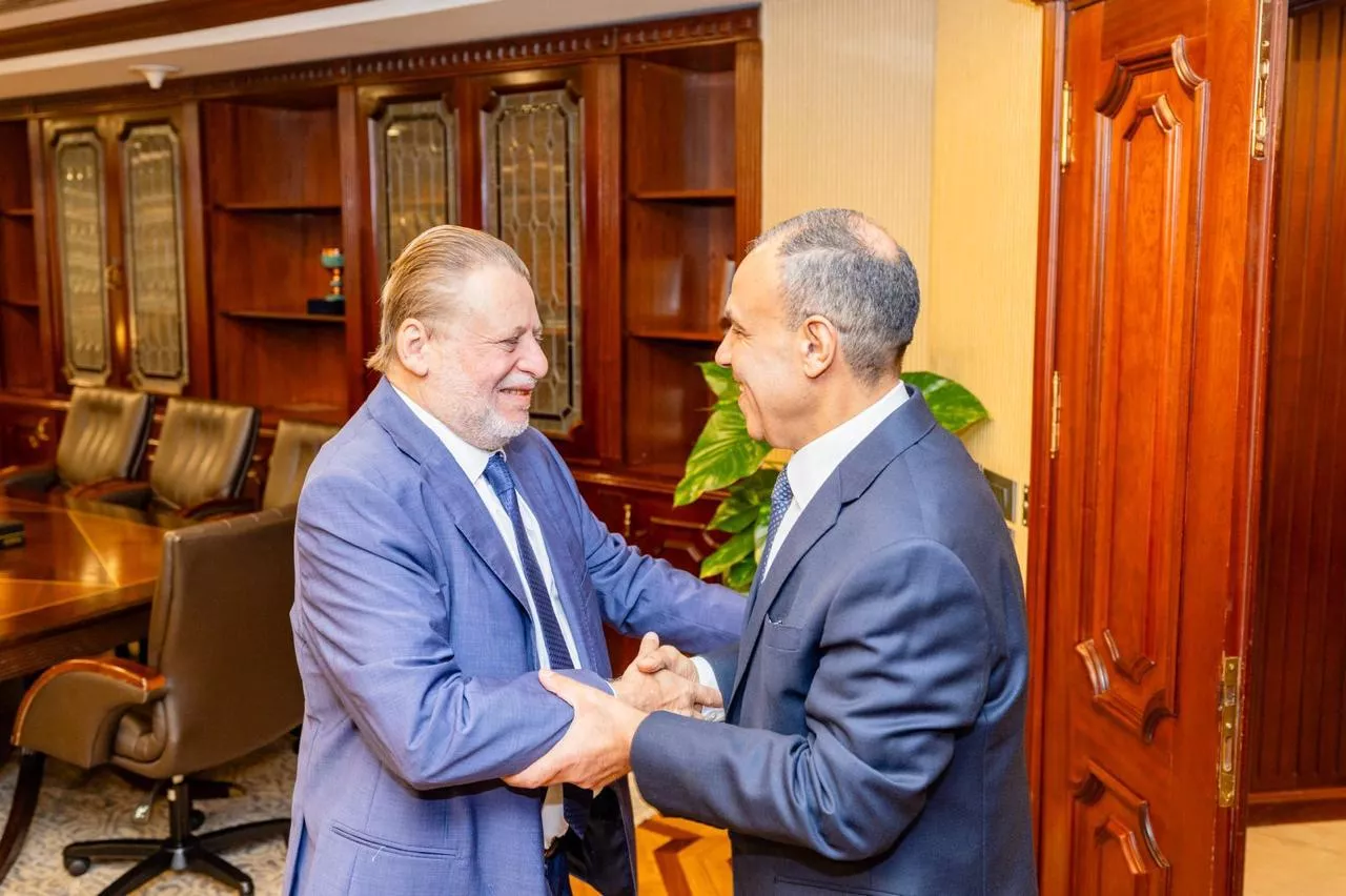 وزير الخارجية ومحافظ البنك المركزي المصري
