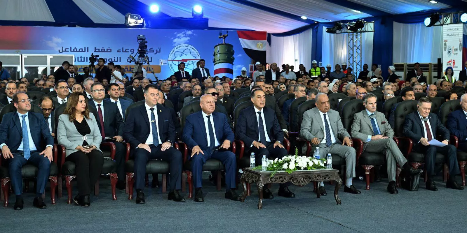 تركيب وعاء ضغط المفاعل للوحدة النووية الثانية بمحطة الضبعة