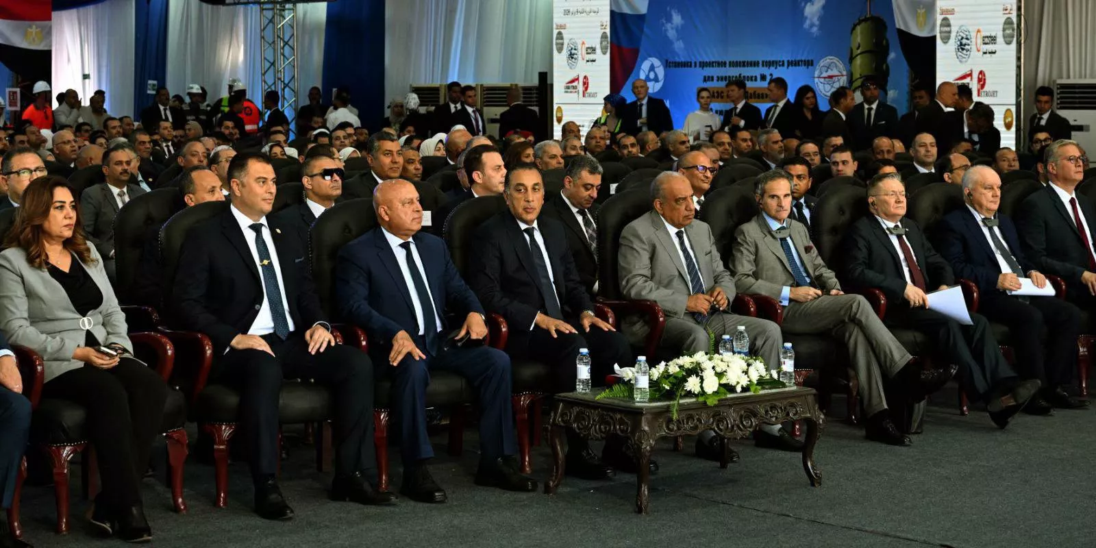 تركيب وعاء ضغط المفاعل للوحدة النووية الثانية بمحطة الضبعة
