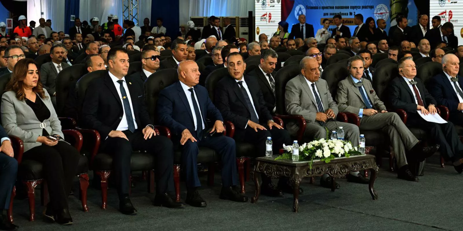 تركيب وعاء ضغط المفاعل للوحدة النووية الثانية بمحطة الضبعة