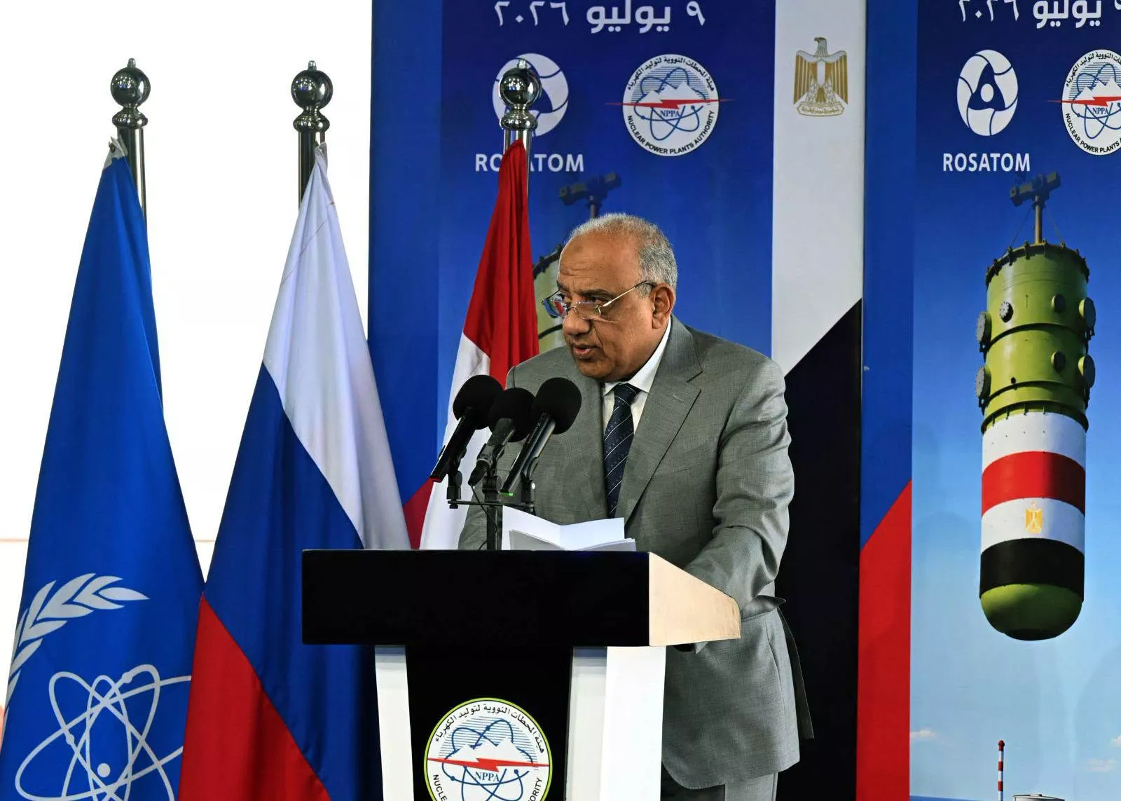 تركيب وعاء ضغط المفاعل للوحدة النووية الثانية بمحطة الضبعة