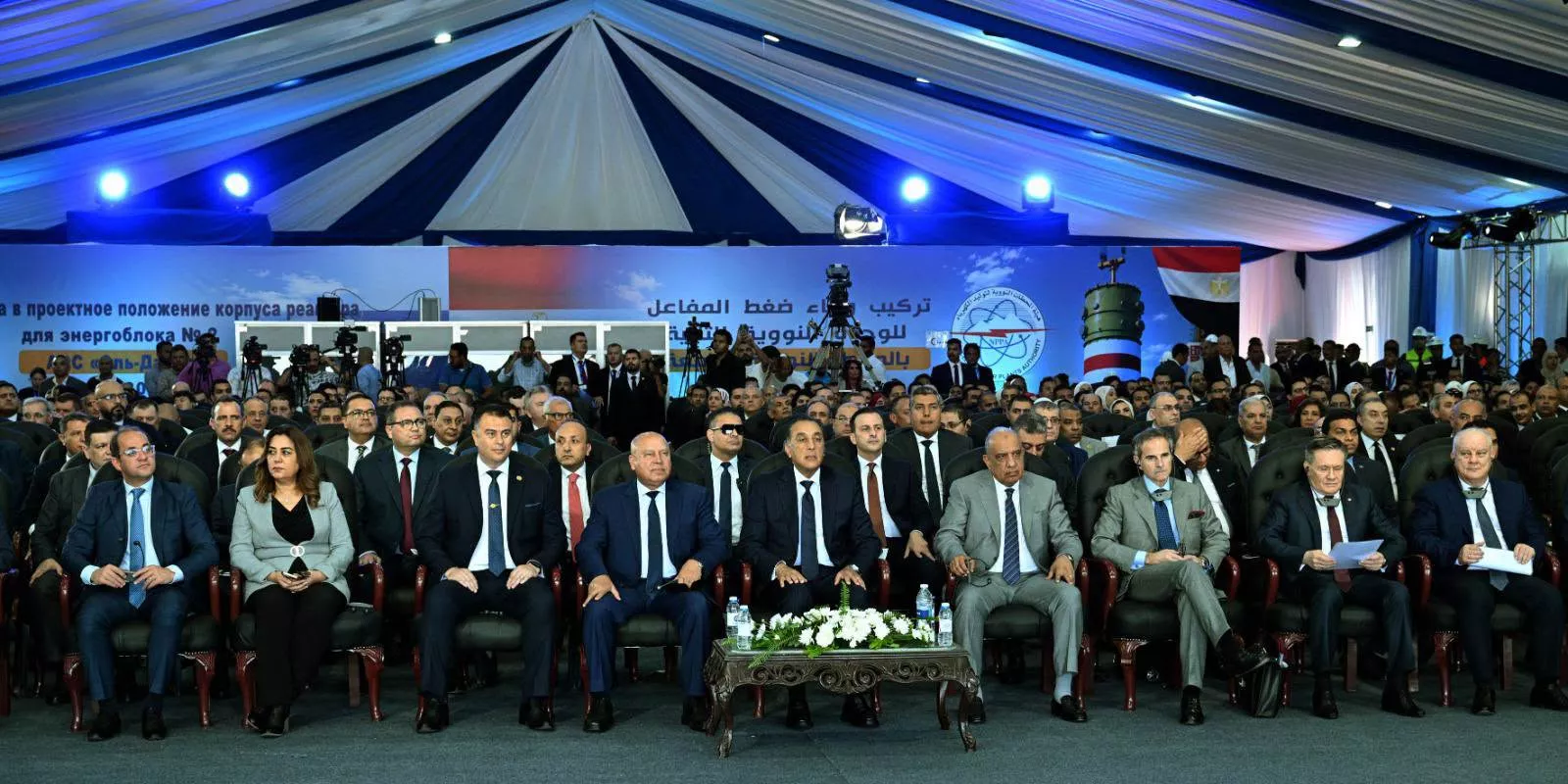 تركيب وعاء ضغط المفاعل للوحدة النووية الثانية بمحطة الضبعة