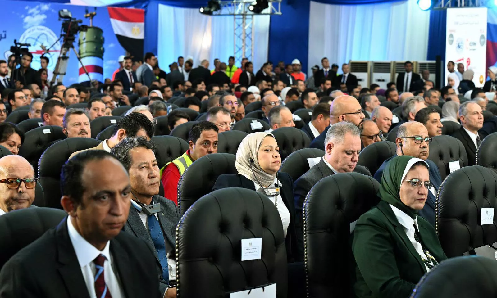 تركيب وعاء ضغط المفاعل للوحدة النووية الثانية بمحطة الضبعة