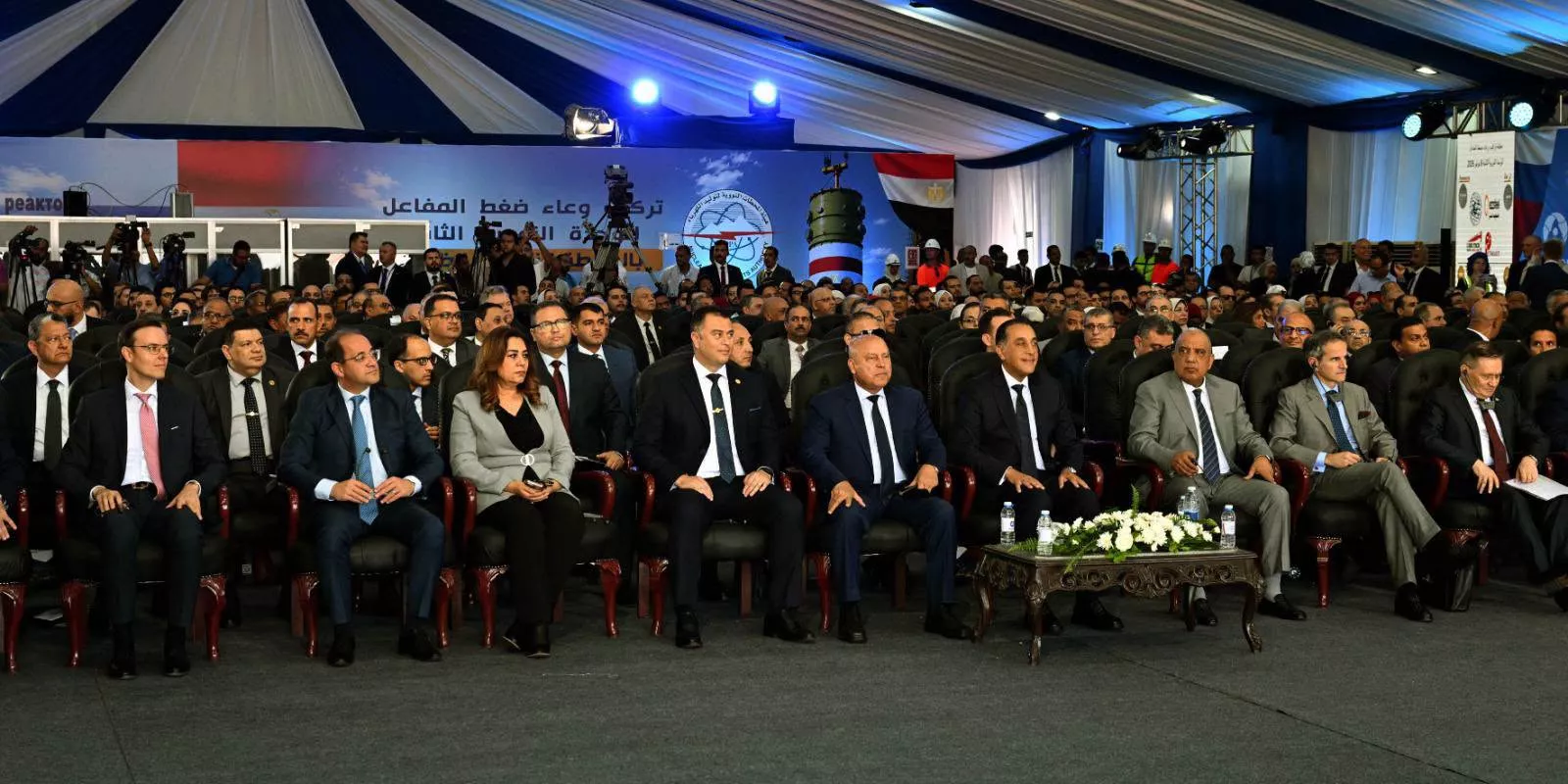 تركيب وعاء ضغط المفاعل للوحدة النووية الثانية بمحطة الضبعة