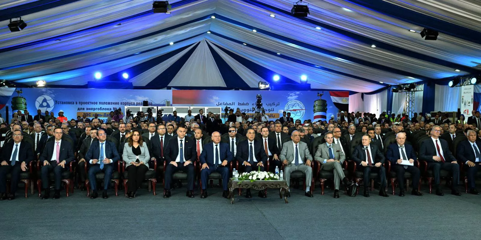 تركيب وعاء ضغط المفاعل للوحدة النووية الثانية بمحطة الضبعة