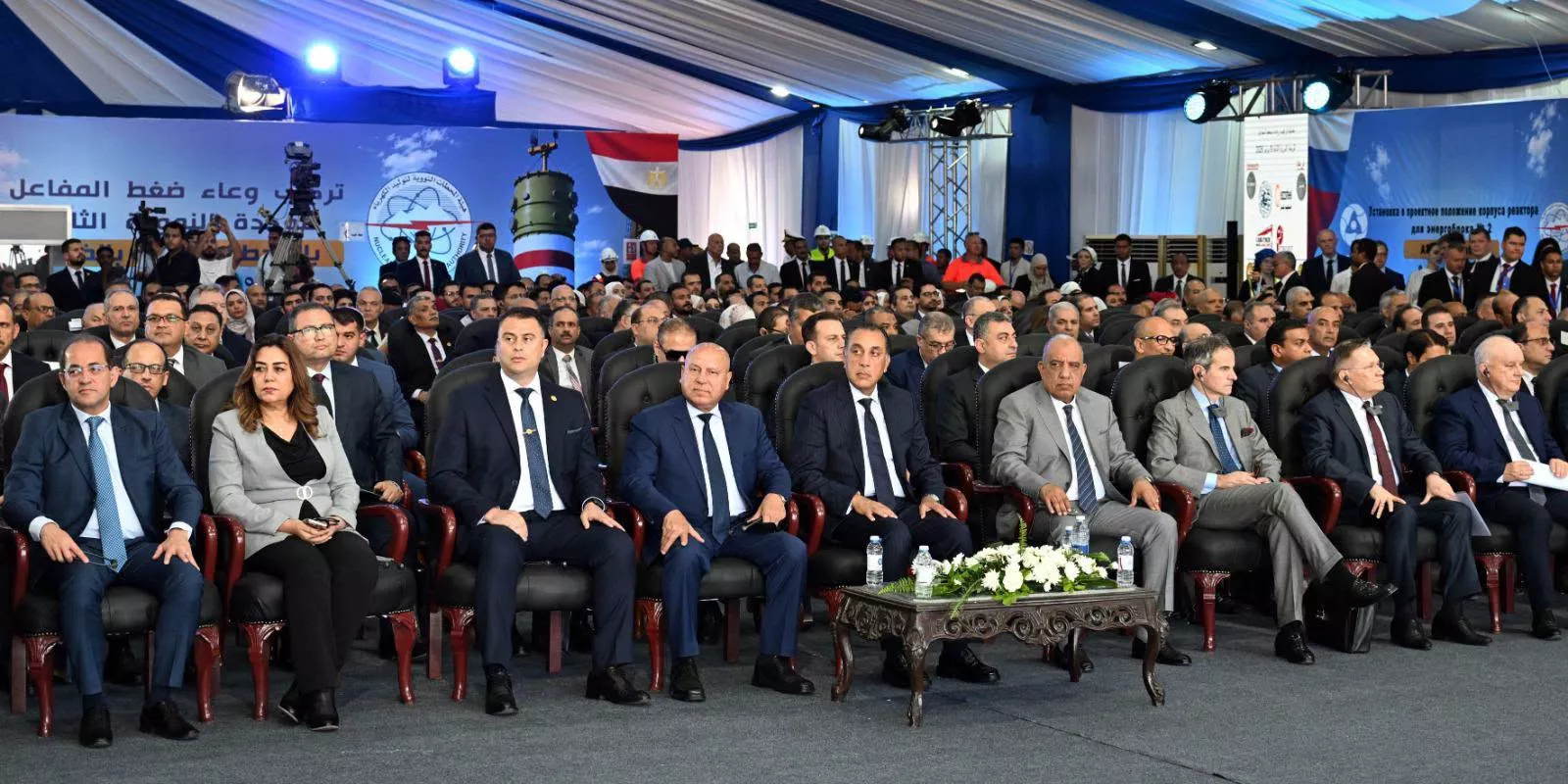 تركيب وعاء ضغط المفاعل للوحدة النووية الثانية بمحطة الضبعة