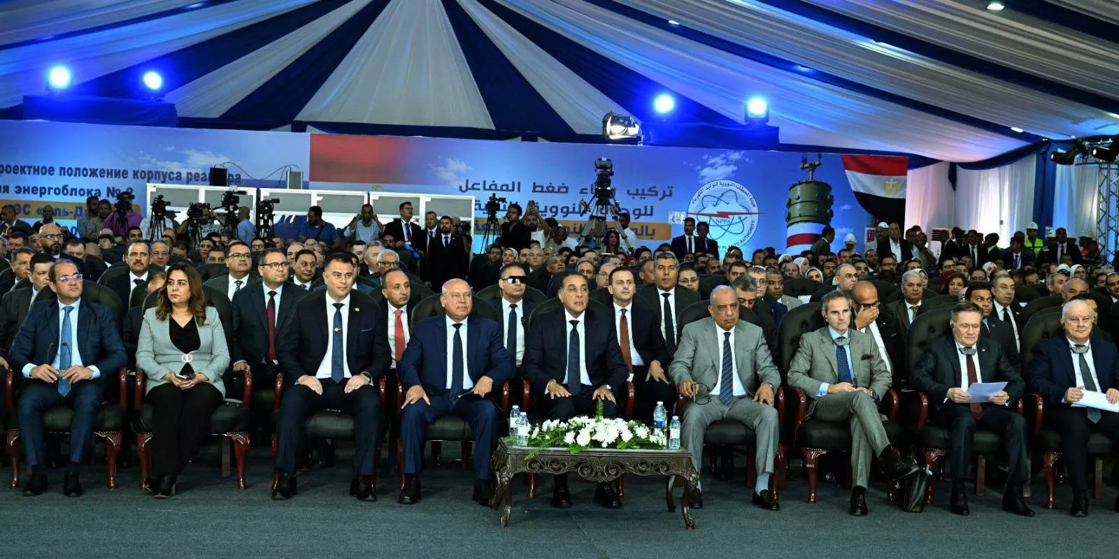 تركيب وعاء ضغط المفاعل للوحدة النووية الثانية بمحطة الضبعة