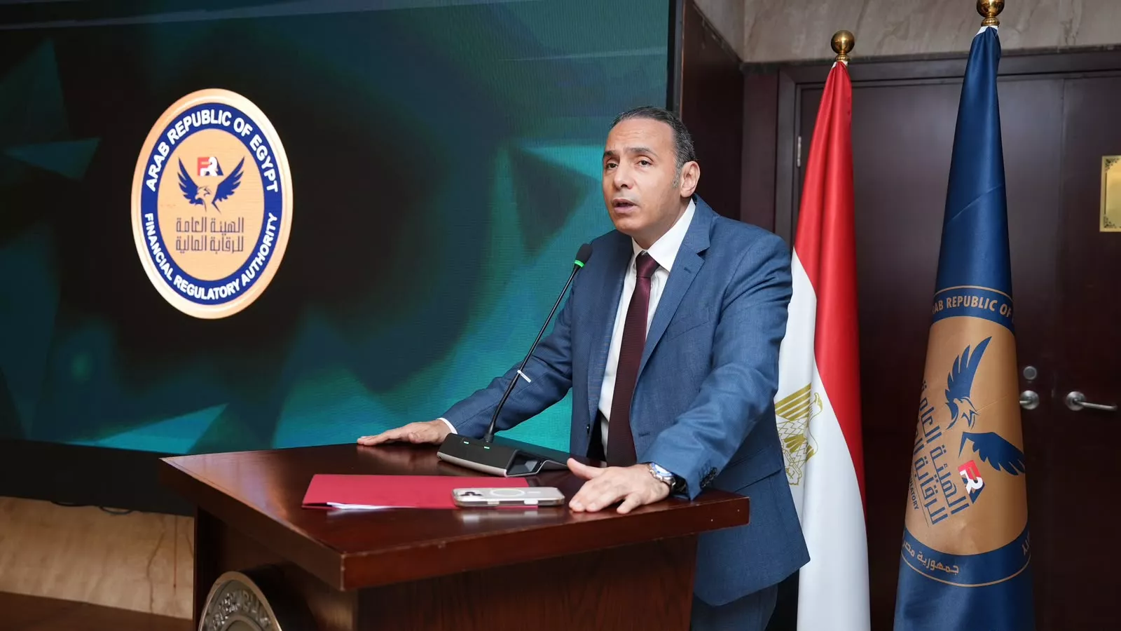 الدكتور إسلام عزام رئيس هيئة الرقابة المالية