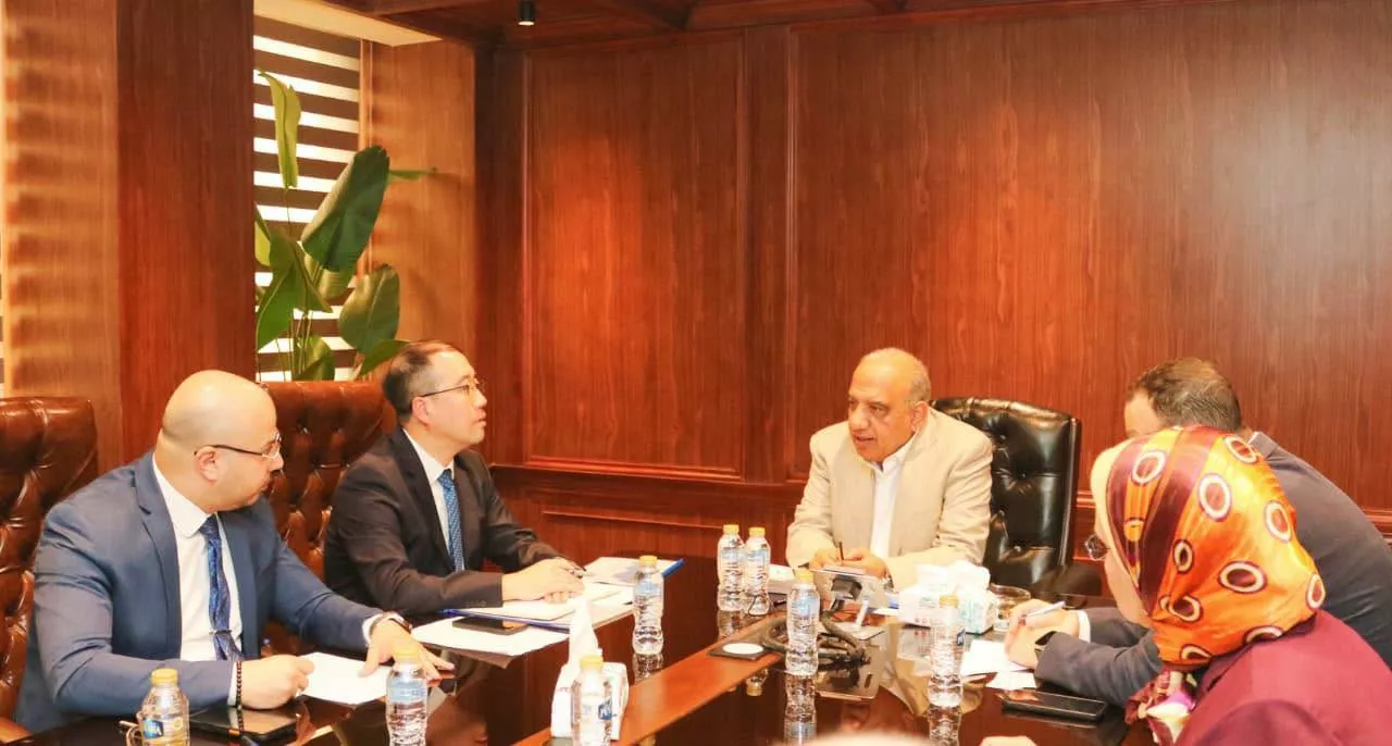 وزير الكهرباء يجتمع مع وفد من مجموعة الصين الجنوبية CSGI