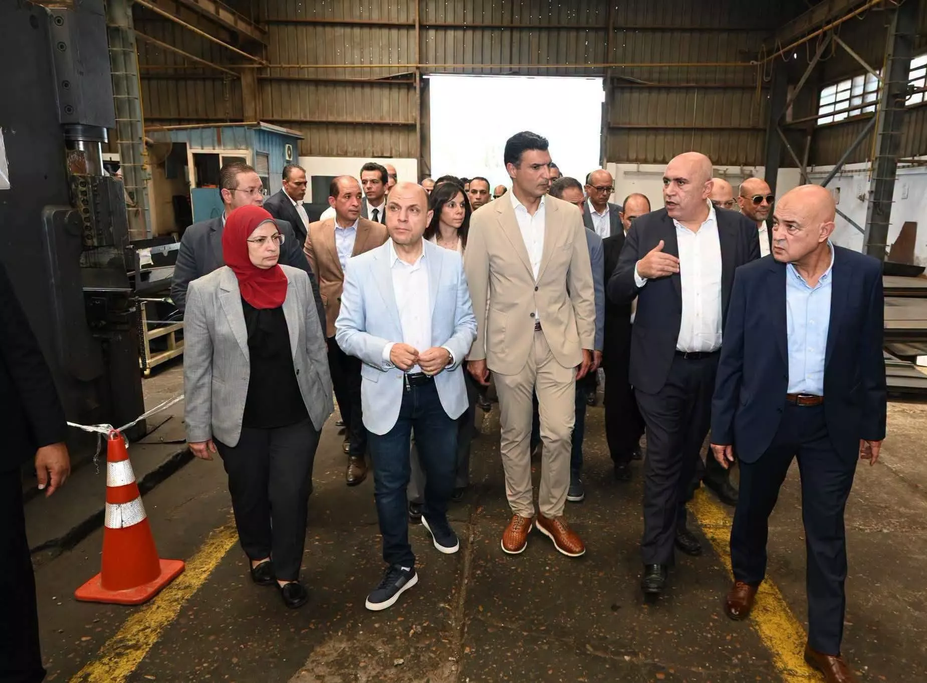 هاشم ومحافظ الغربية يتفقدان 3 مصانع متخصصة في الغزل والنسيج