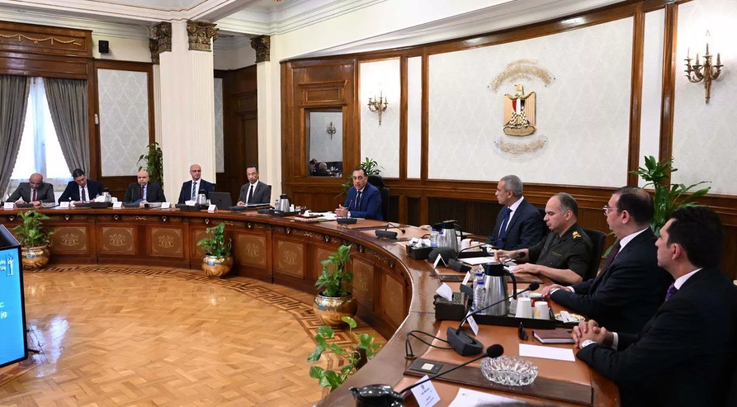 رئيس الوزراء يتابع موقف تنفيذ مشروعات بقطاع الاتصالات