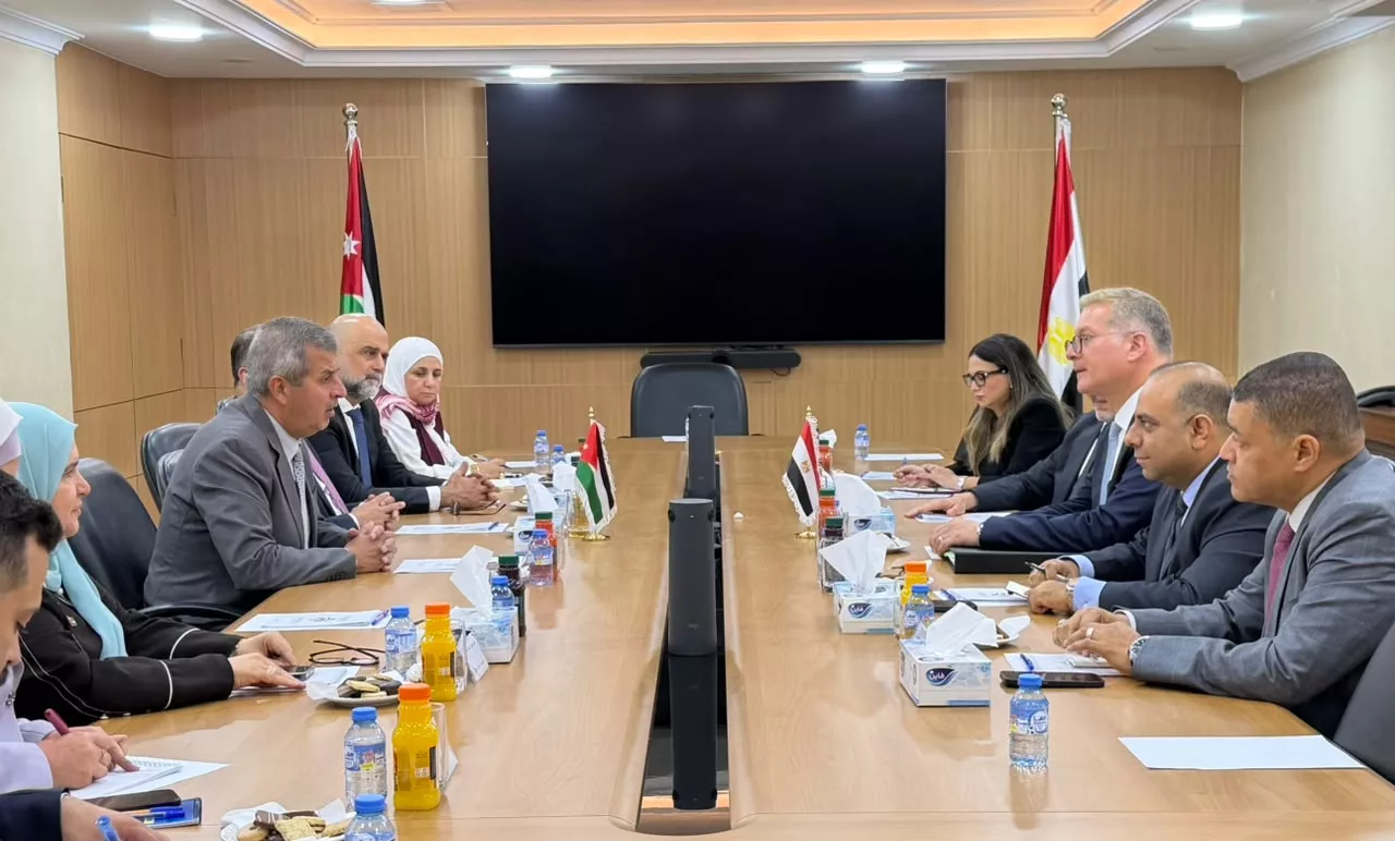 وزير البترول مع نظيره الأردني