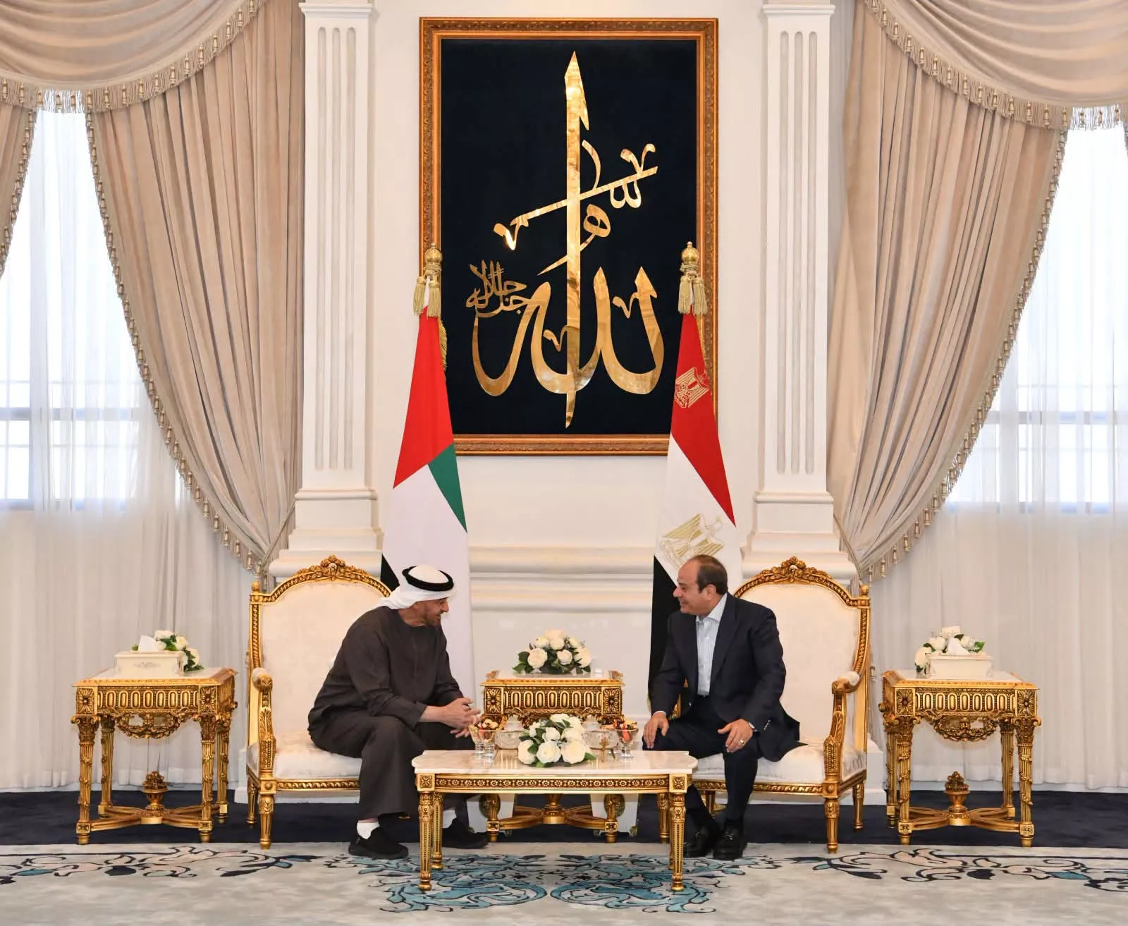 الرئيس السيسي يلتقي نظيره الإماراتي