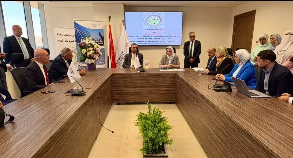 المصرية لنقل الكهرباء توقع ثلاثة عقود  مع شركة السويدي إليكتريك 