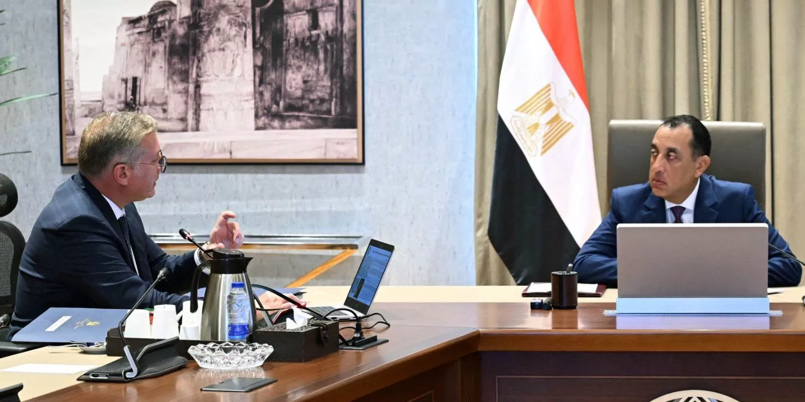 رئيس الوزراء يتابع مع وزير البترول عدداً من ملفات العمل
