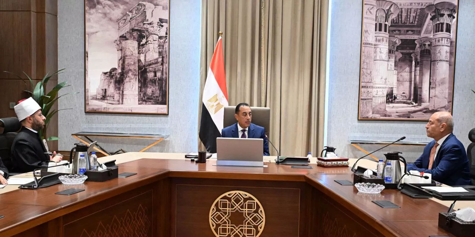 رئيس الوزراء يُتابع خطوات مشروع إحياء منطقة قرافة السيوطي