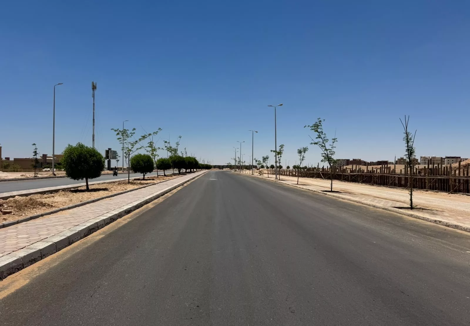 مشروعات تطوير الطرق والمرافق بعدد من المدن الجديدة
