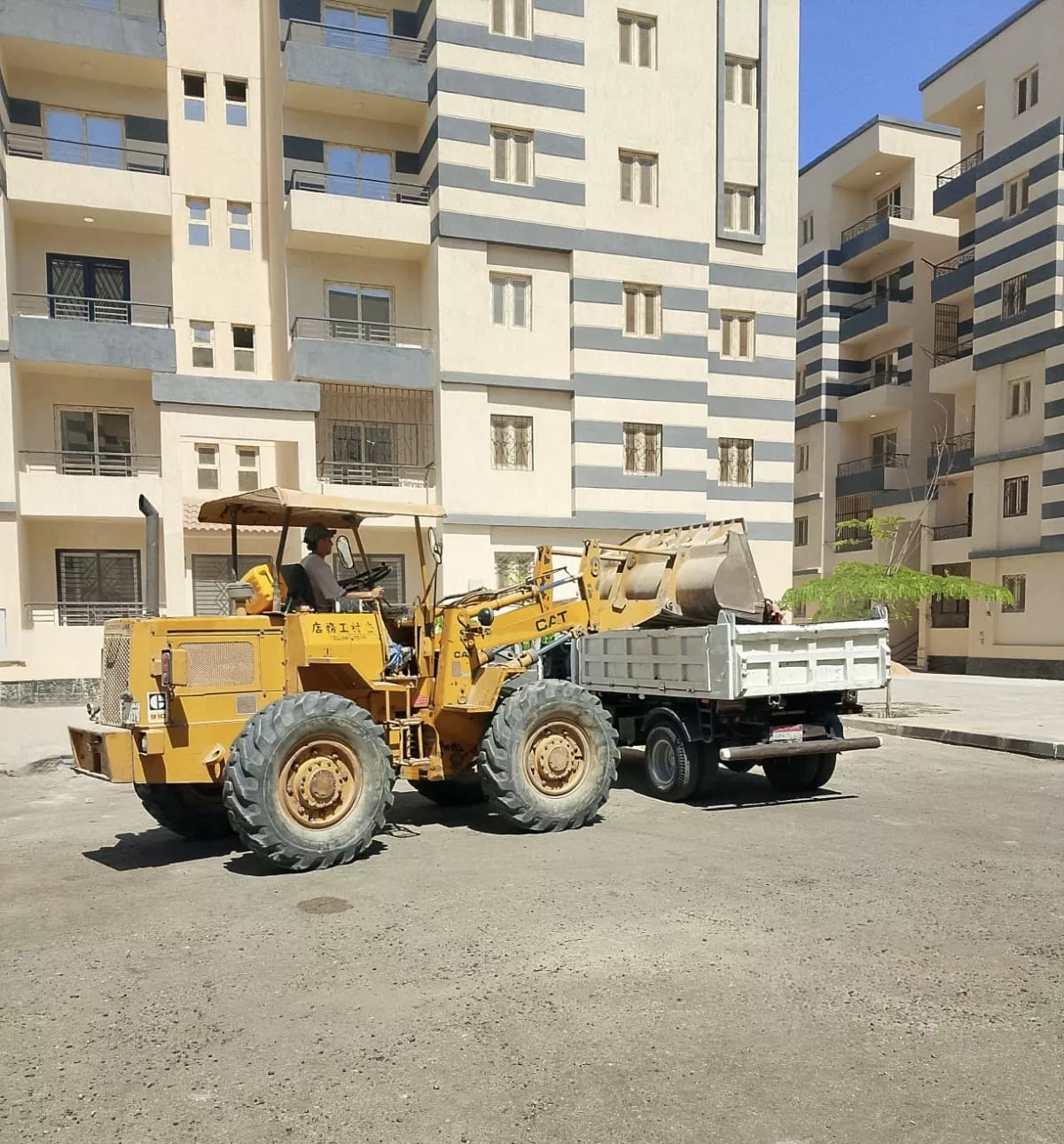 مشروعات تطوير الطرق والمرافق بعدد من المدن الجديدة