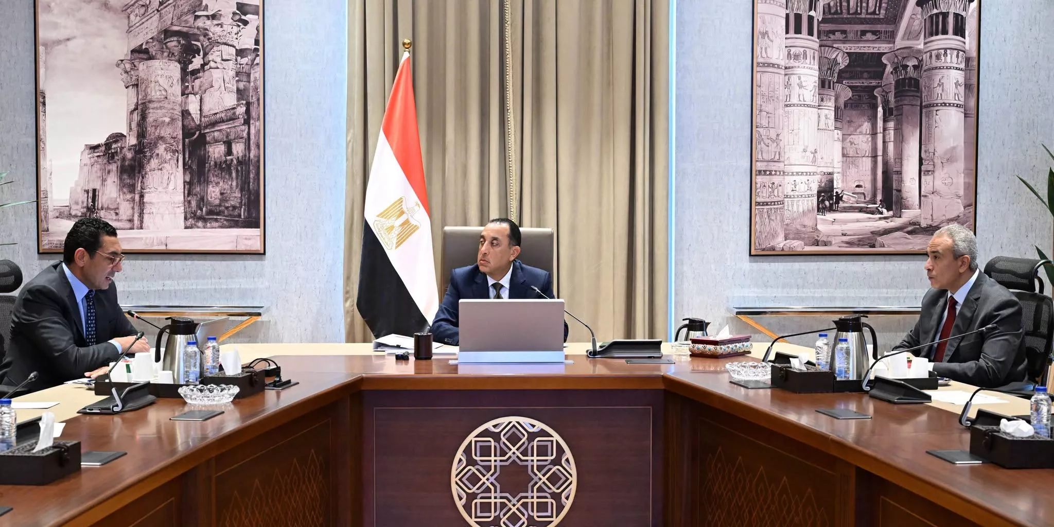 رئيس مجلس الوزراء يجتمع مع وزير الشباب والرياضة