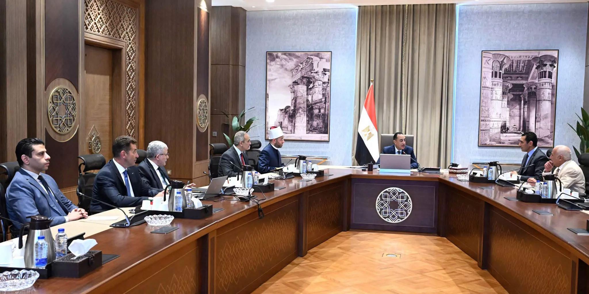 رئيس الوزراء يناقش الحلول المقترحة لأرض نادي الزمالك