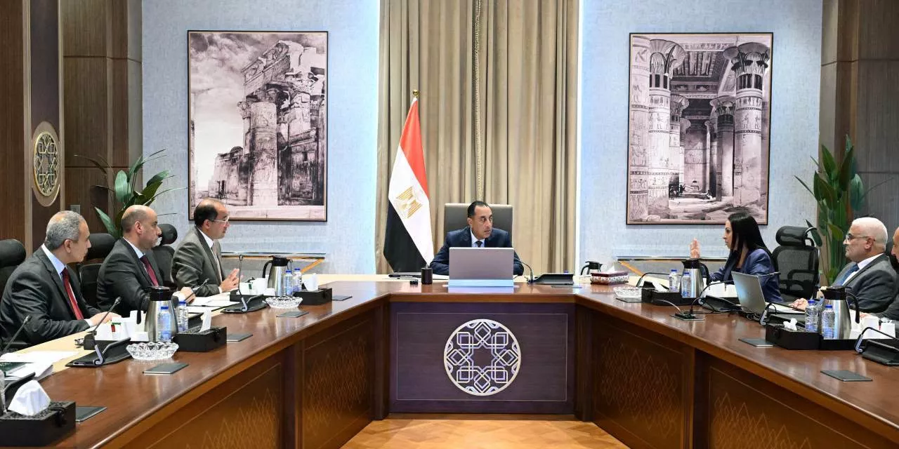 رئيس الوزراء يبحث مبادرات تحفيز العمالة غير المنتظمة