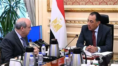 مدبولي يستعرض موقف تنفيذ مشروع مبني الركاب «4» بمطار القاهرة الدولي