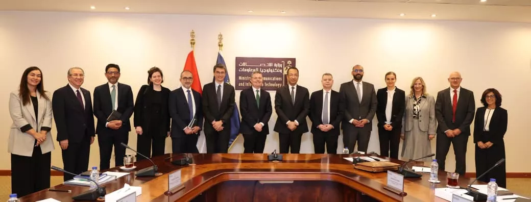وزير الاتصالات يجتمع مع مسؤولي البنك الدولي