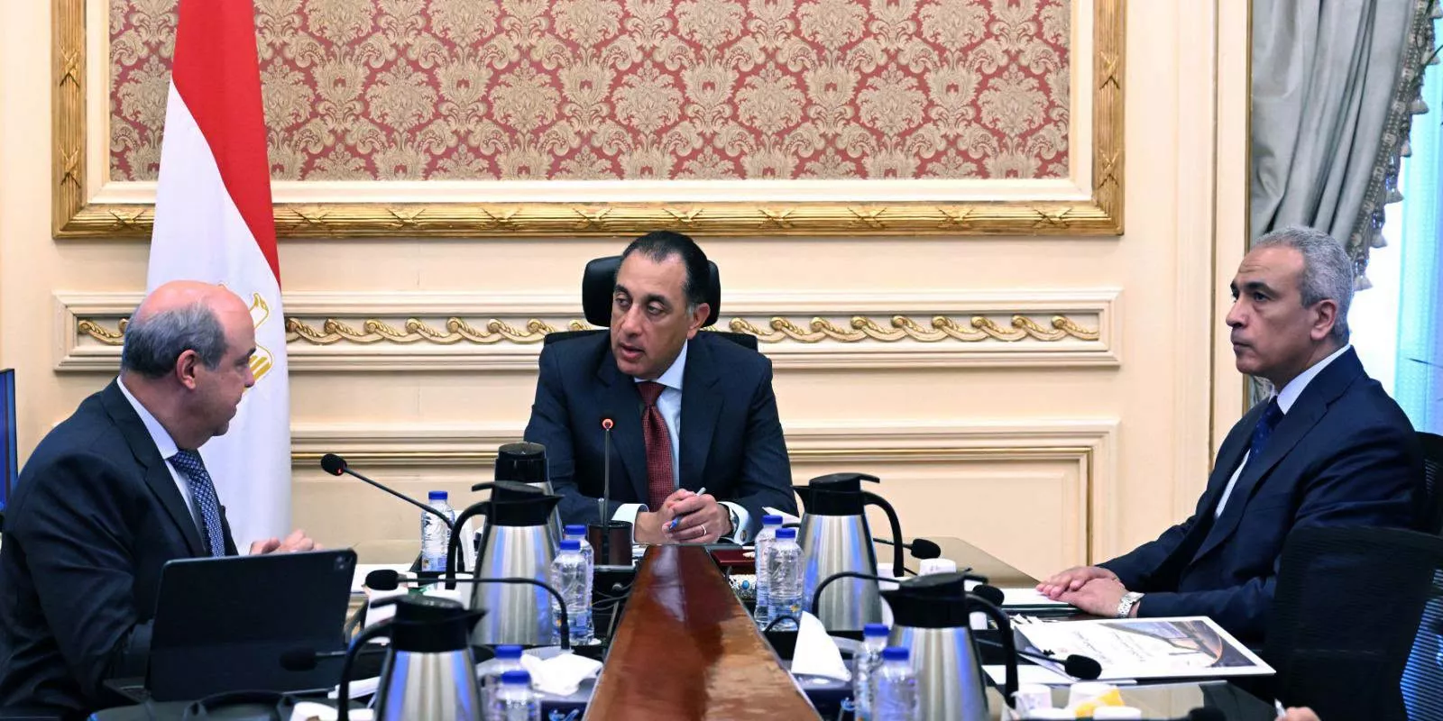 رئيس الوزراء في اجتماع مع وزير الطيران المدني