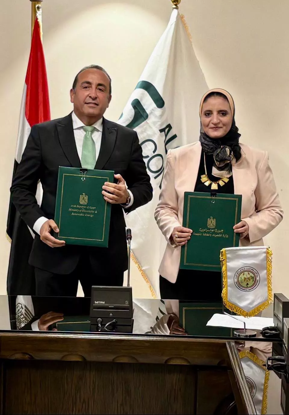 المصرية لنقل الكهرباء توقع عقدًا جديدًا لإنشاء خط جهد 500 ك.ف