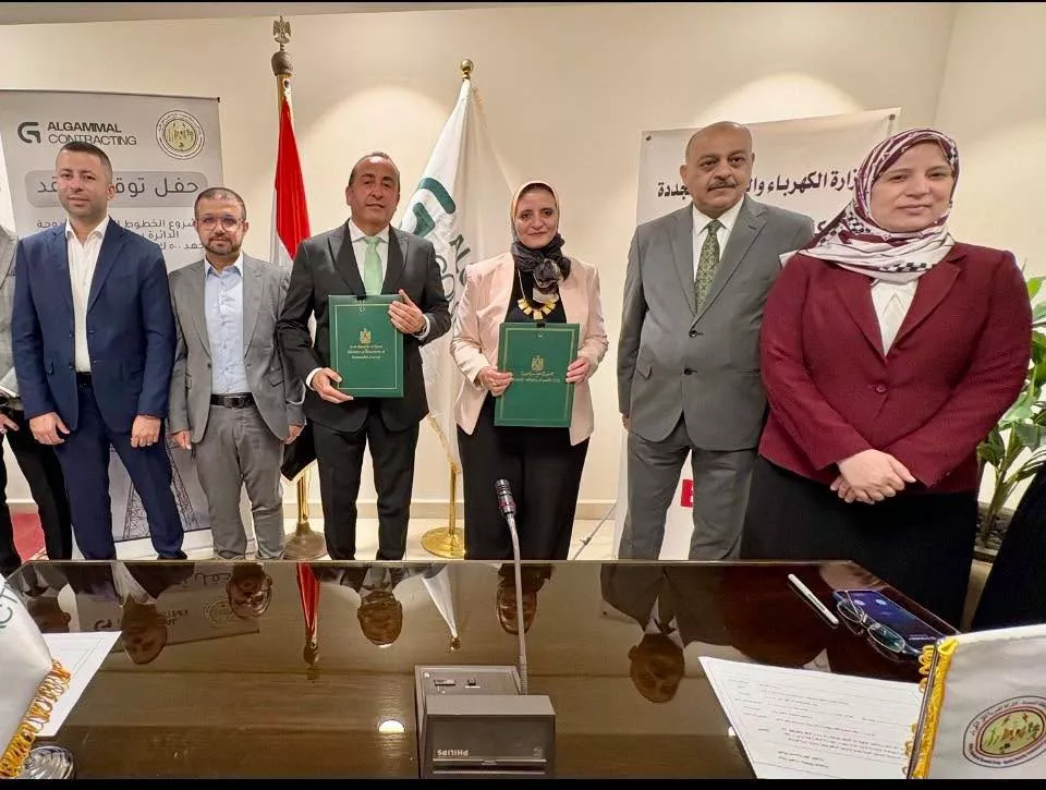 المصرية لنقل الكهرباء توقع عقدًا جديدًا لإنشاء خط جهد 500 ك.ف