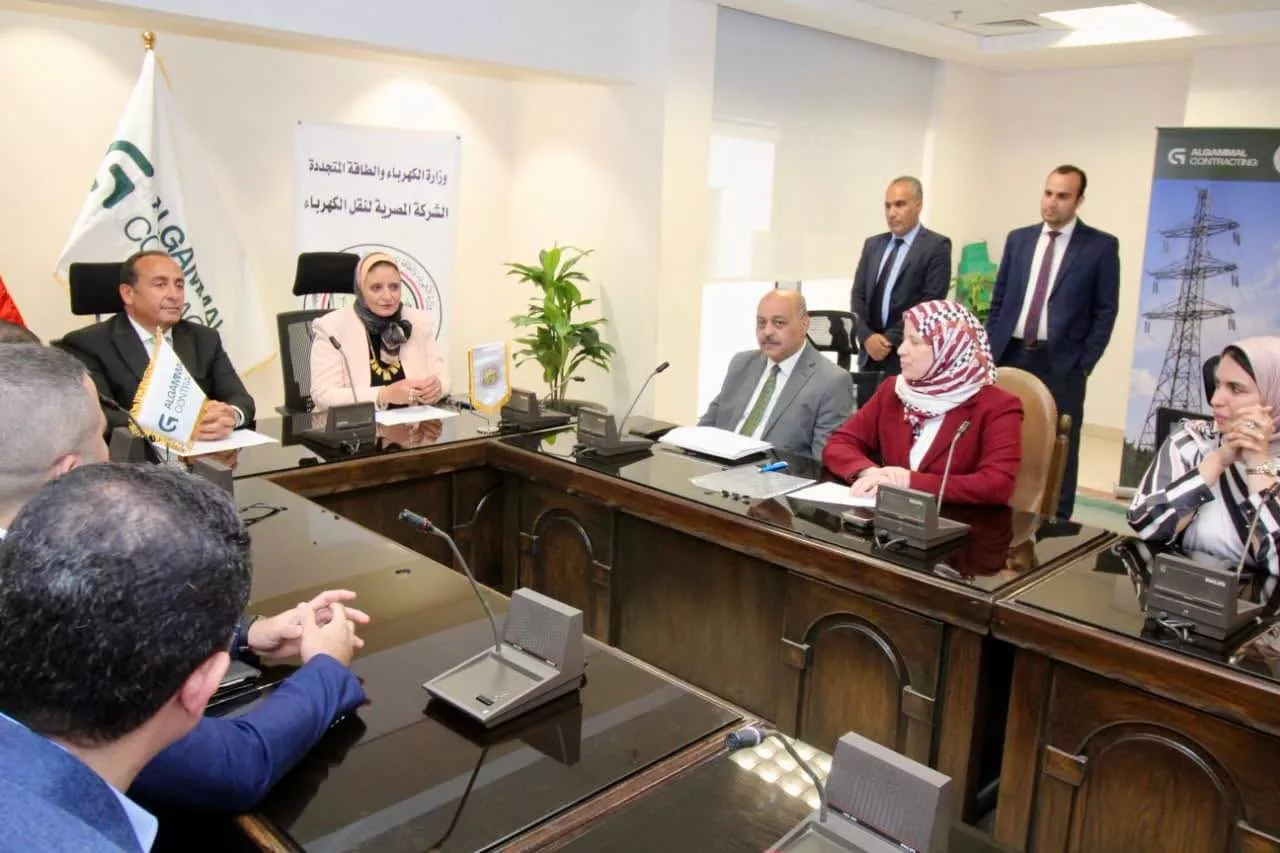 المصرية لنقل الكهرباء توقع عقدًا جديدًا لإنشاء خط جهد 500 ك.ف